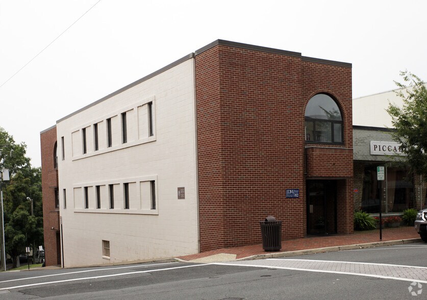 Primary Photo Of 82 Main St, Warrenton Office For Lease