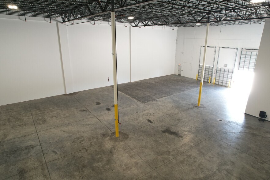 More Photos Of 3042 NW 73rd St, Miami Distribution For Lease