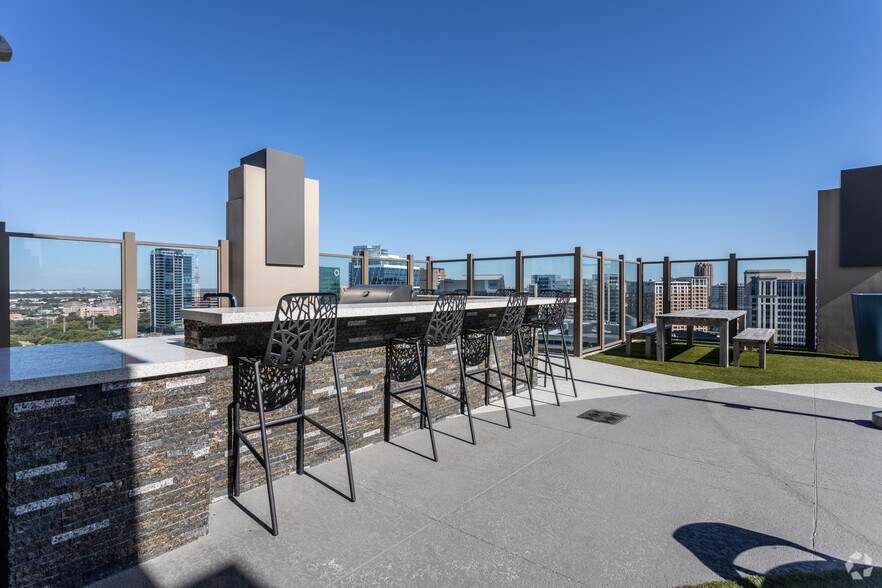 More Photos Of 1701 Payne St, Dallas Apartments For Lease