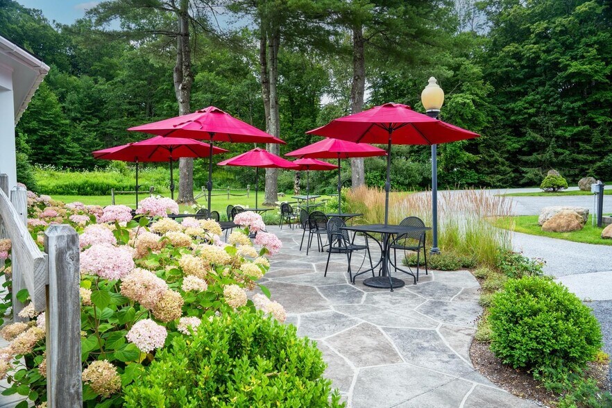 More Photos Of 1568 Depot St, Manchester Center Restaurant For Sale