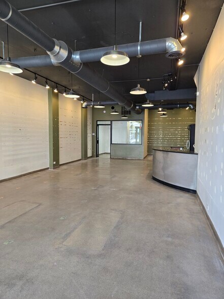 More Photos Of 5208 N Clark St, Chicago Apartments For Lease