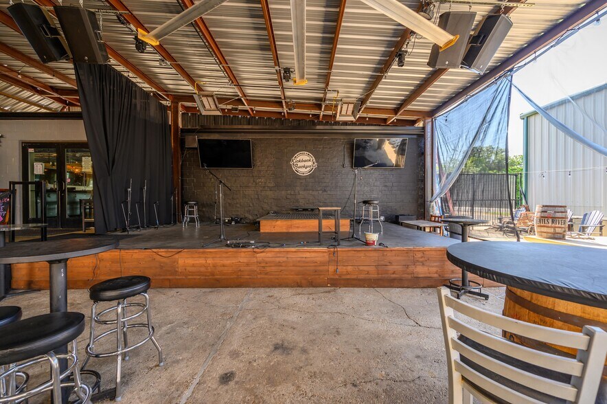 More Photos Of 1721 S Armstrong Ave, Denison Restaurant For Sale