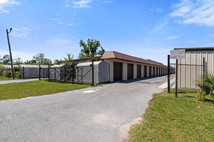 More Photos Of 1717 Frankford Ave, Panama City Self Storage For Sale