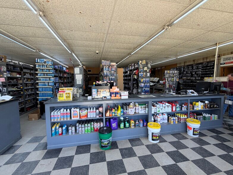 More Photos Of 601 W Lacy St, Palestine General Retail For Sale