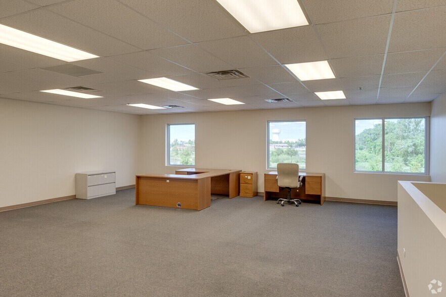 More Photos Of 1585 Beverly Ct, Aurora Warehouse For Sale
