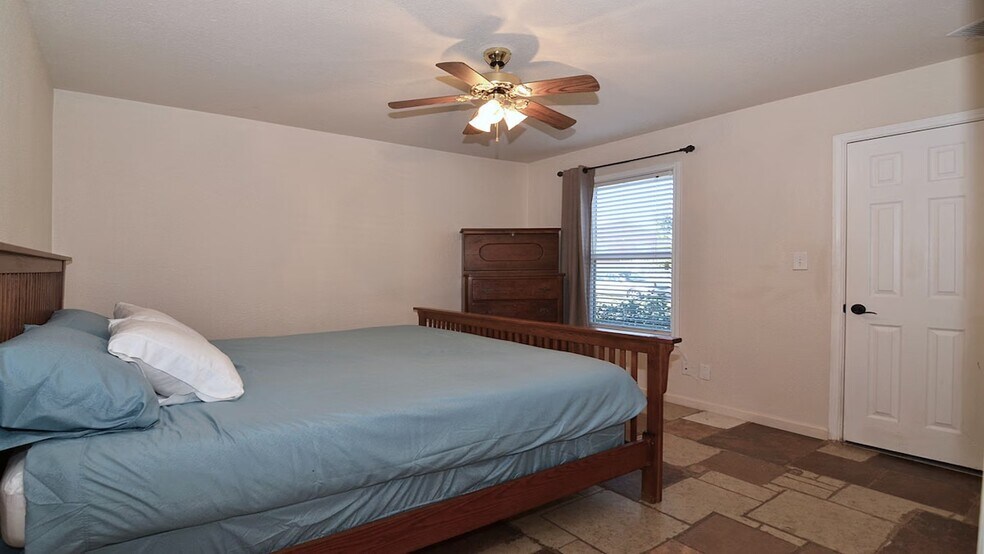More Photos Of 227 Elm St, McKinney Freestanding For Sale