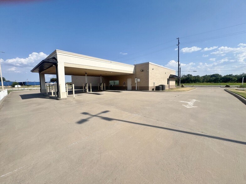 More Photos Of 2618 Old Iowa Park Rd, Wichita Falls Bank For Sale