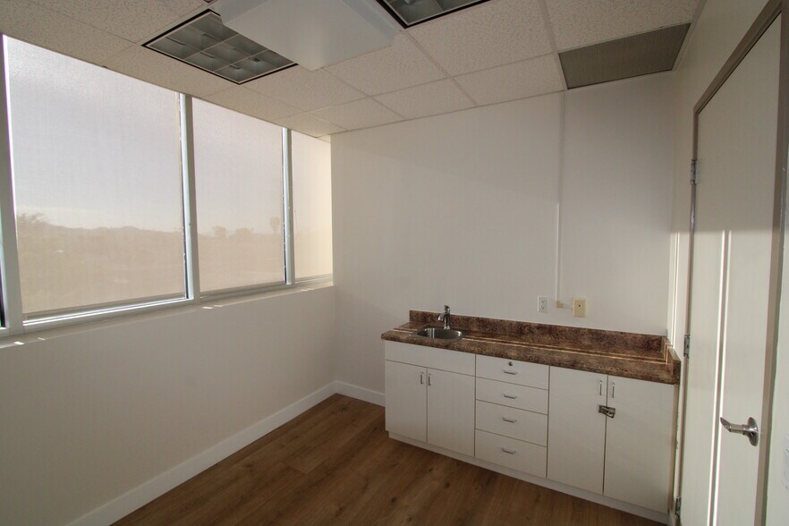 More Photos Of 800 S Central Ave, Glendale Medical For Lease