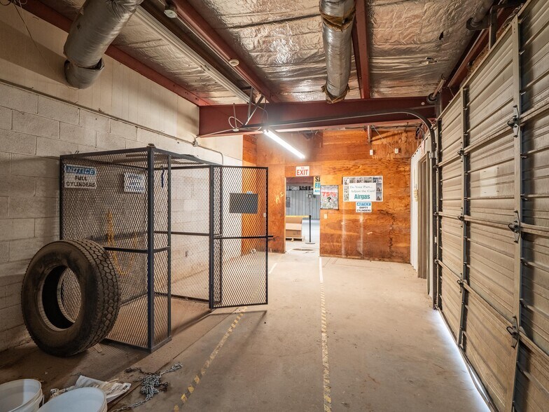 More Photos Of 1 W Choctaw Ave, Mcalester Flex For Sale