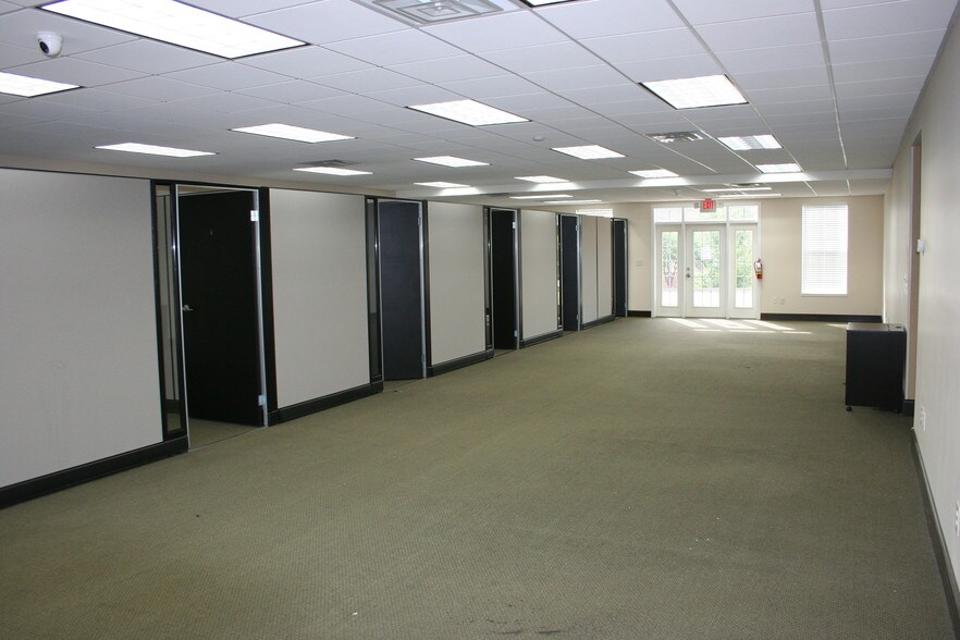 More Photos Of 3735 Admiral Dr, High Point Office For Lease