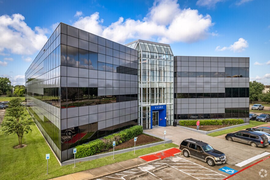 More Photos Of 11301 Fallbrook Dr, Houston Office For Lease