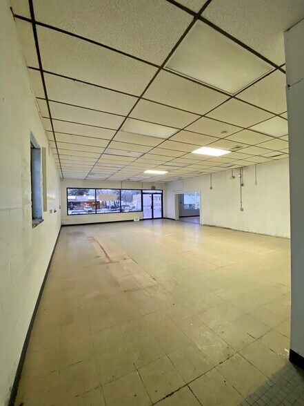 More Photos Of 462 Troy Schenectady Rd, Latham Freestanding For Lease