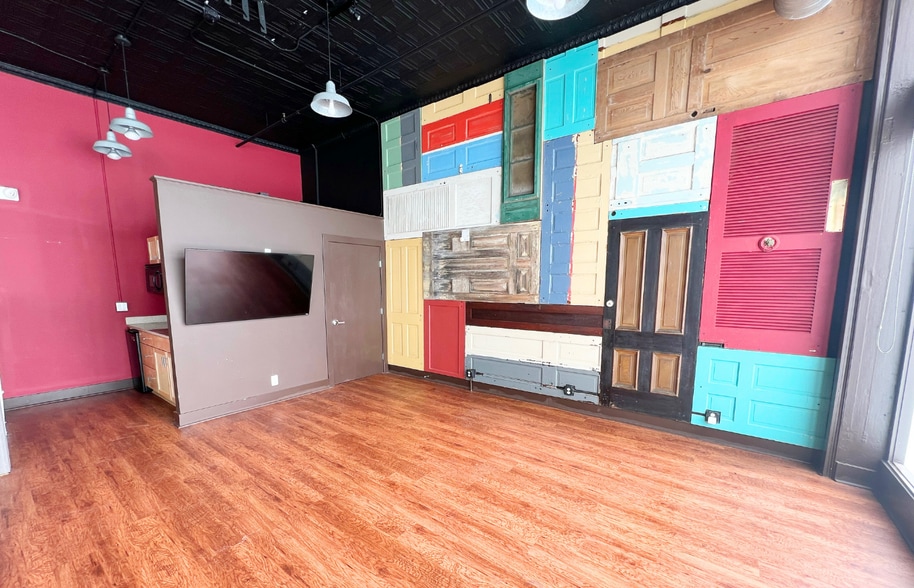 More Photos Of 319 Campbell Ave SW, Roanoke General Retail For Lease