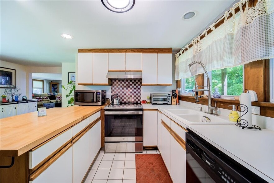 More Photos Of 12 Woodlea Rd, Salt Point Multifamily For Sale