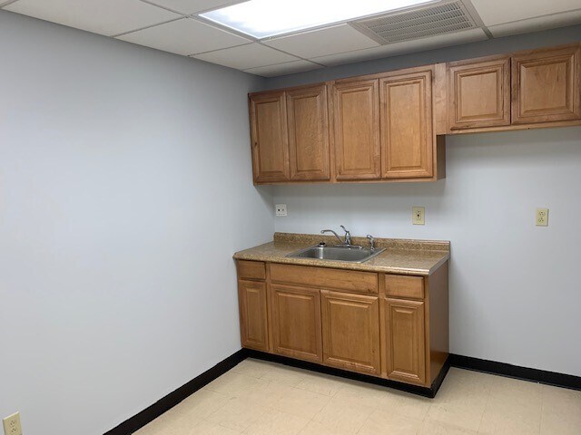 More Photos Of 3400 Claremont Ave, Evansville Warehouse For Sale