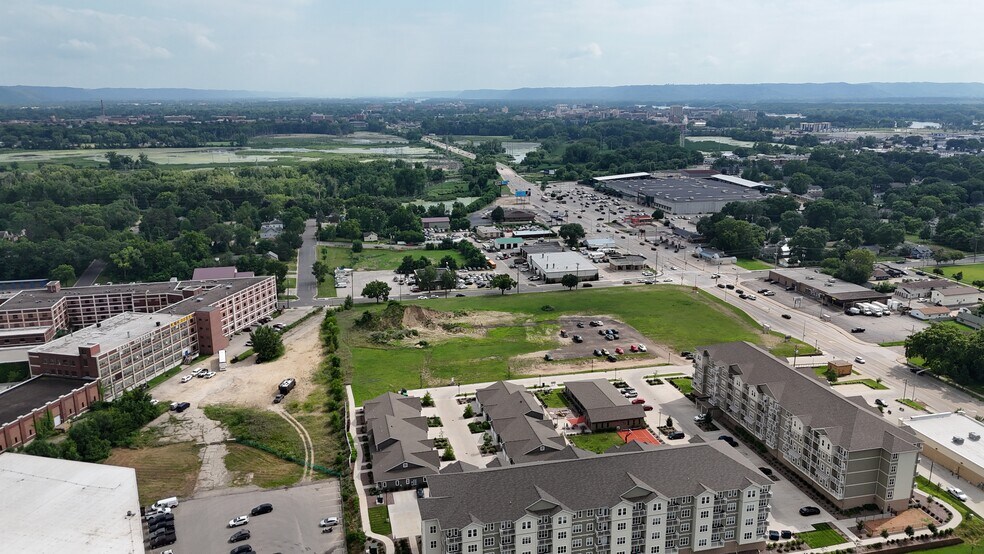 More Photos Of 1325 St Andrew st, La Crosse Land For Lease