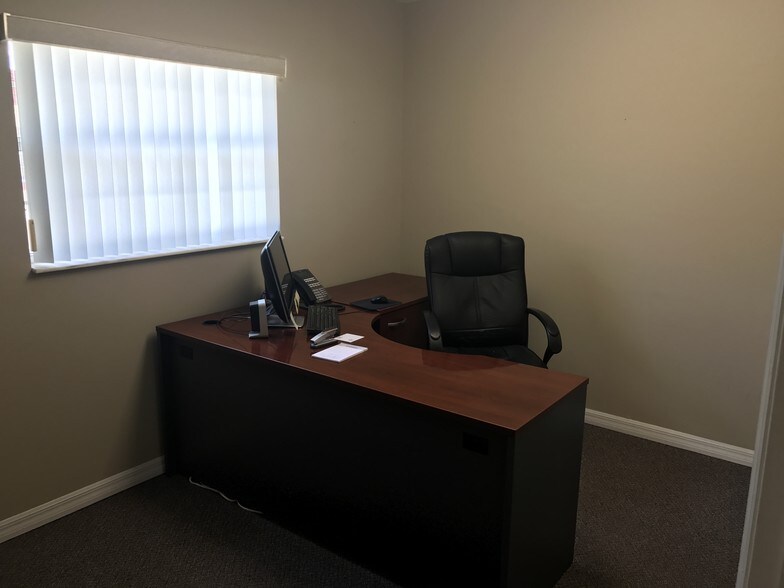 More Photos Of 1334 S Semoran Blvd, Orlando Office For Lease
