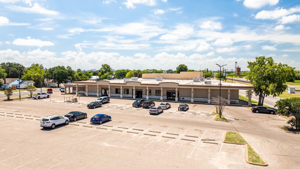 More Photos Of 1010 S Texas Ave, Bryan General Retail For Sale