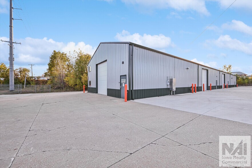 More Photos Of 1402 SW 18th St, Cedar Rapids Warehouse For Sale