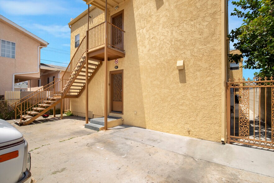 More Photos Of 383 W 14th St, San Pedro Apartments For Sale