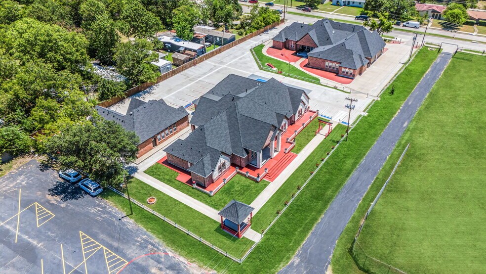 More Photos Of 703 E Oates Rd, Garland Unknown For Lease