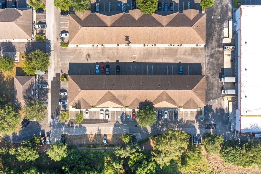 More Photos Of 1079-1097 E Brandon Blvd, Brandon Office For Lease