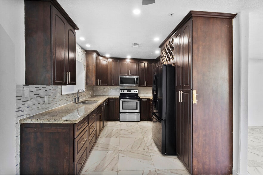 More Photos Of 1510 SW 68th Ter, North Lauderdale Healthcare For Sale