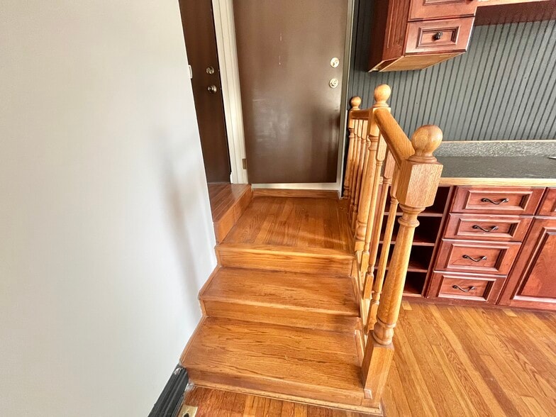 More Photos Of 1085 W Main St, Troy Medical For Sale