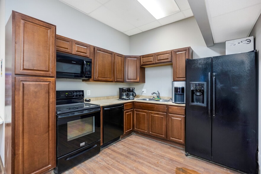 More Photos Of 808 Rhoads Ave, Columbus Warehouse For Sale