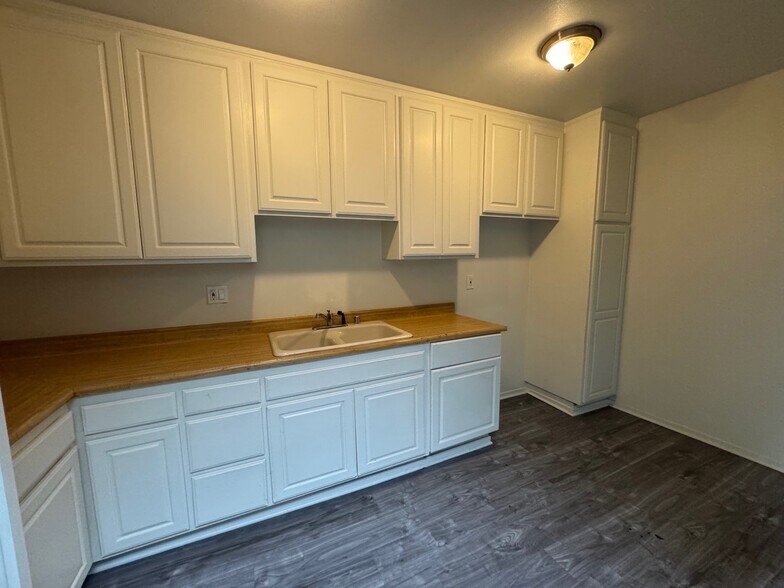 More Photos Of 6261 Van Nuys Blvd, Van Nuys Office For Lease