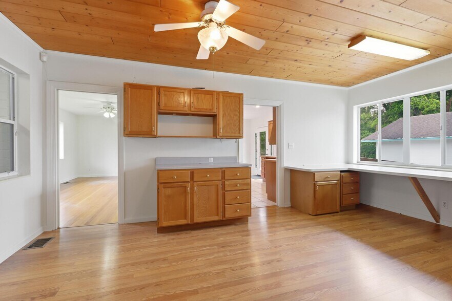 More Photos Of 901 W New York Ave, Deland Office For Lease
