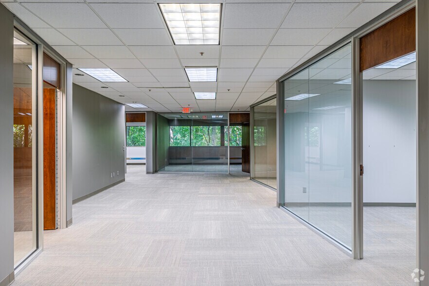 More Photos Of 1684 Woodlands Dr, Maumee Office For Sale