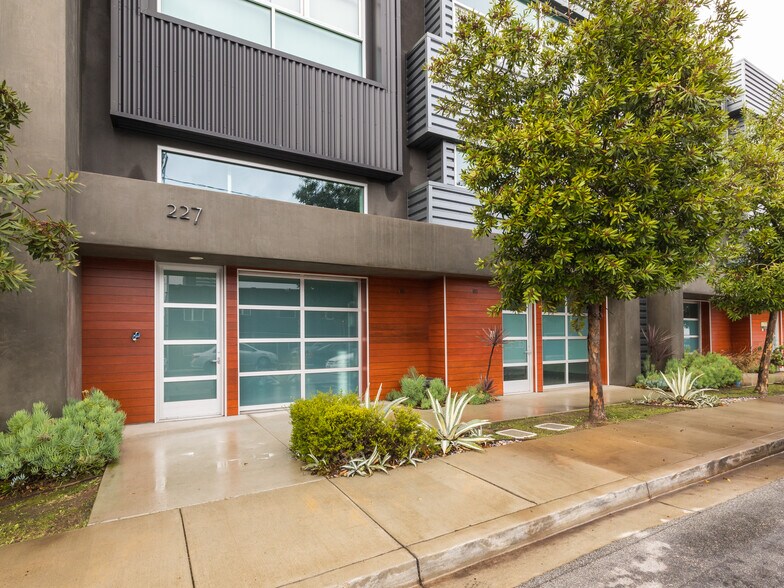 More Photos Of 215-237 California St, El Segundo Loft Creative Space For Sale