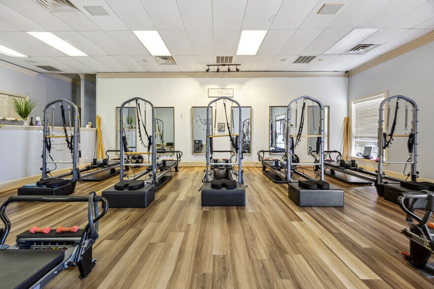 More Photos Of 5455 Dashwood Dr, Bellaire Medical For Lease