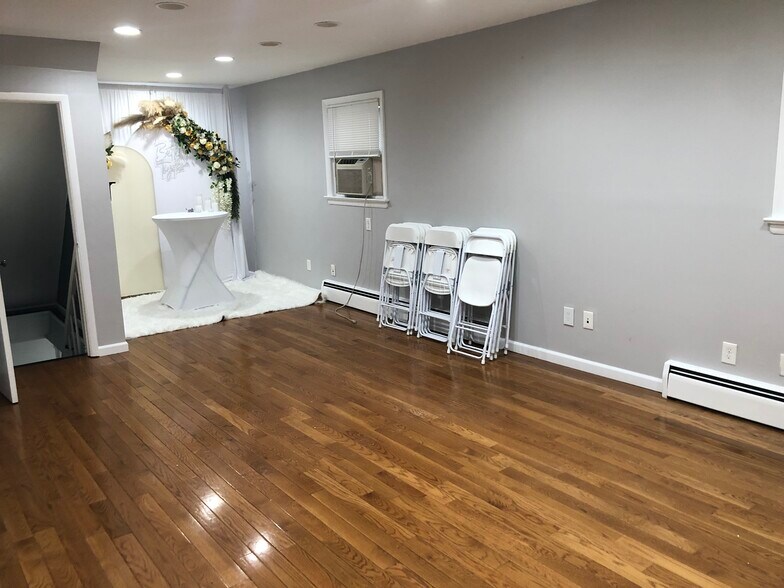 More Photos Of 417 Clifton Ave, Clifton Office For Lease