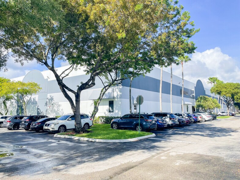 More Photos Of 1530 NW 98th Ct, Miami Unknown For Lease