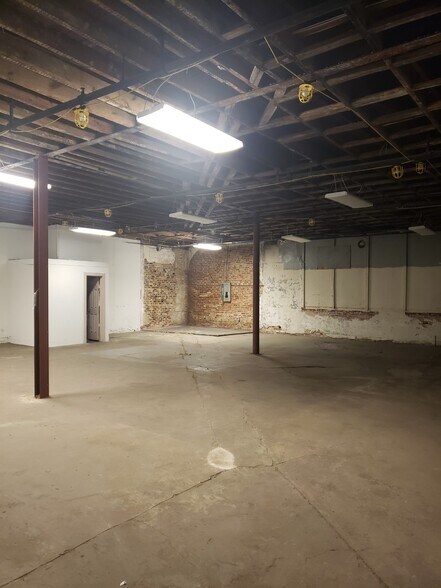 More Photos Of 1430 Reverend Abraham Woods Jr Blvd, Birmingham Warehouse For Lease