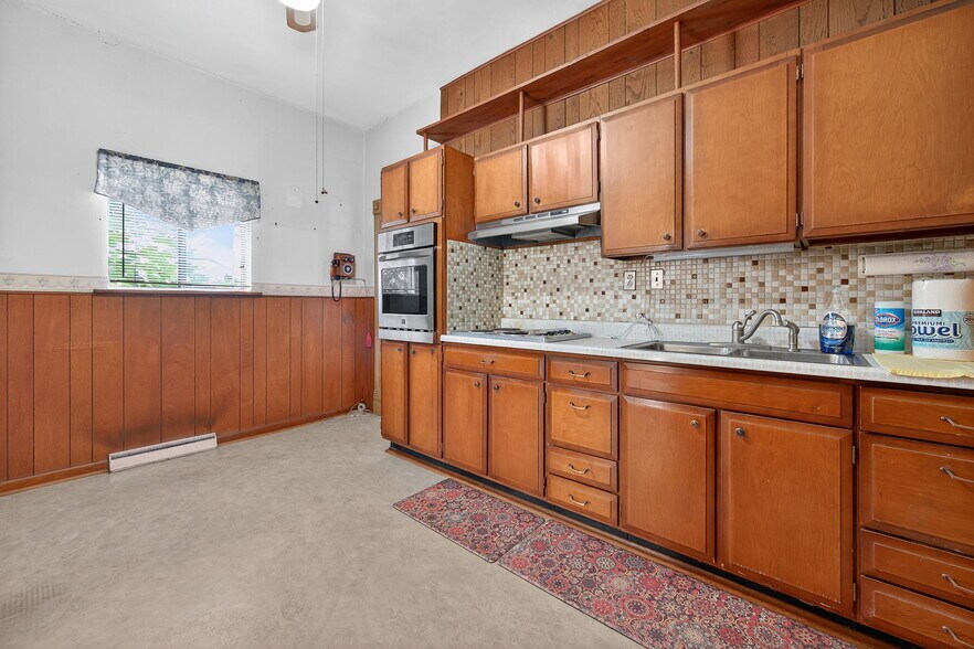 More Photos Of 222 W Saint Louis St, Pacific Office For Sale