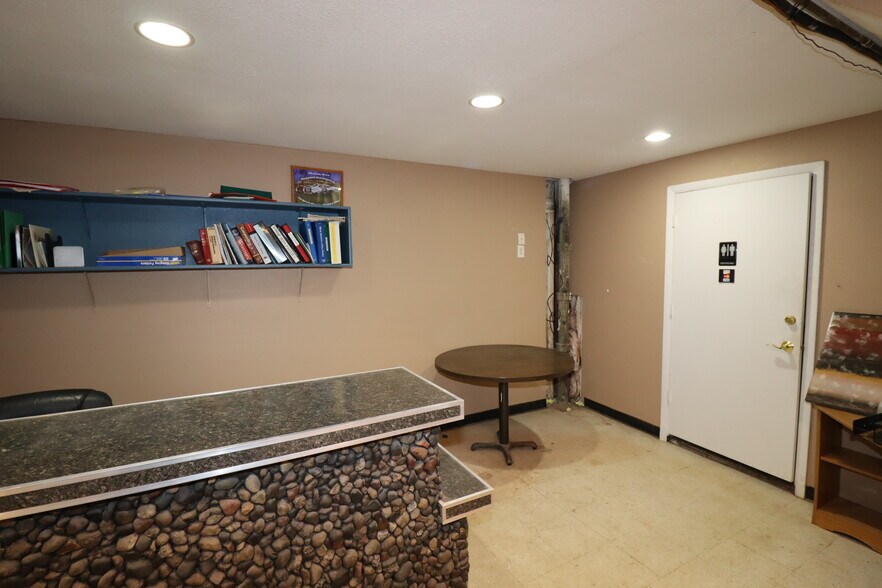 More Photos Of 522 Sanborn Ave, Ashland Storefront Retail Residential For Sale