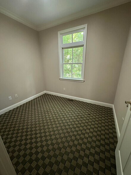 More Photos Of 10 Pinckney Colony Rd, Bluffton Office For Lease