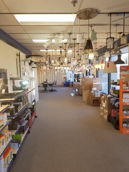 More Photos Of 254 N Broadway, Salem Storefront Retail Office For Sale