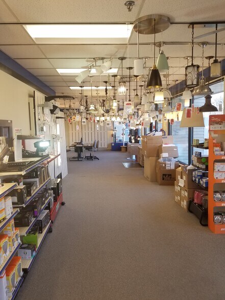 More Photos Of 254 N Broadway, Salem Storefront Retail Office For Sale