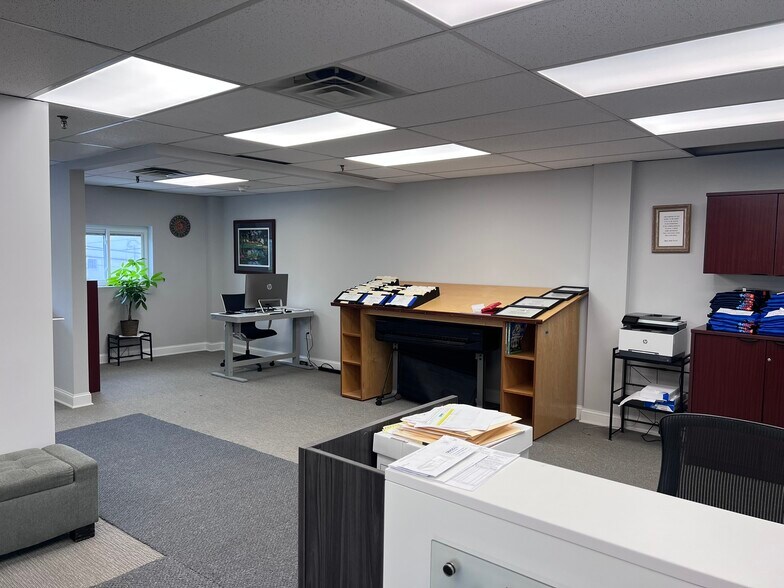 More Photos Of 691 Saw Mill River Rd, Yonkers Warehouse For Sale