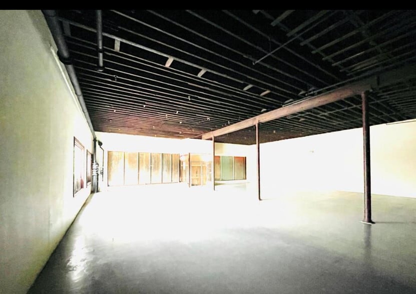 More Photos Of 1263 E Adams St, Brownsville Restaurant For Sale