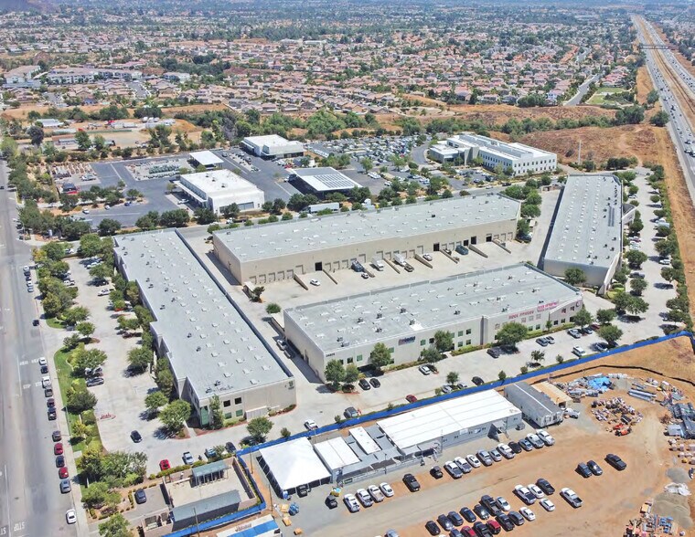 More Photos Of 36595 Kevin Rd, Wildomar Showroom For Lease