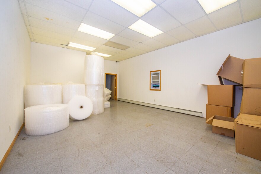 More Photos Of 148 Myer St, Hackensack Warehouse For Lease