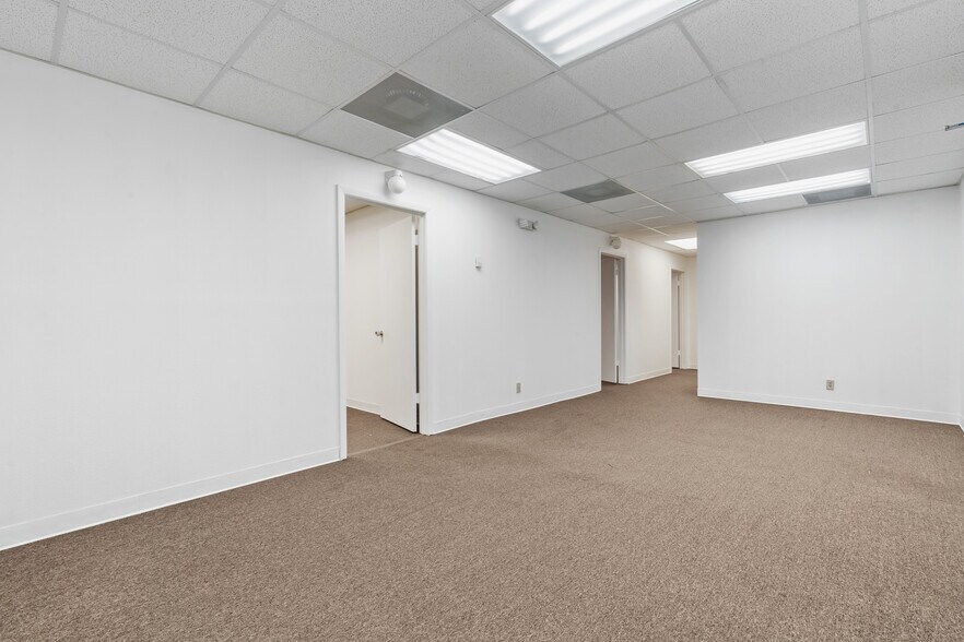 More Photos Of 5100 N Federal Hwy, Fort Lauderdale Office For Sale