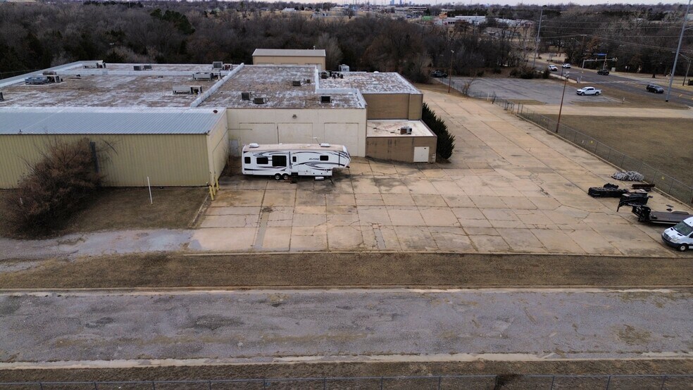 More Photos Of 8716 SE 15th St, Oklahoma City Distribution For Sale