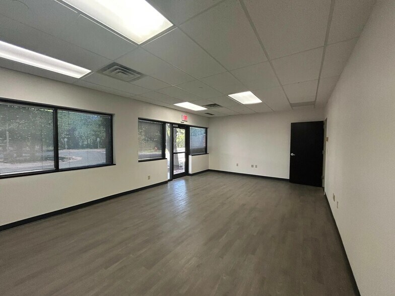 More Photos Of 7301 NW Expressway, Oklahoma City Office For Lease