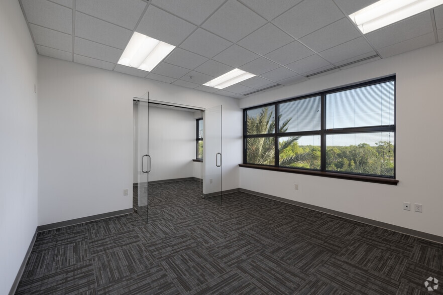 More Photos Of 9530 Marketplace Rd, Fort Myers Office For Lease